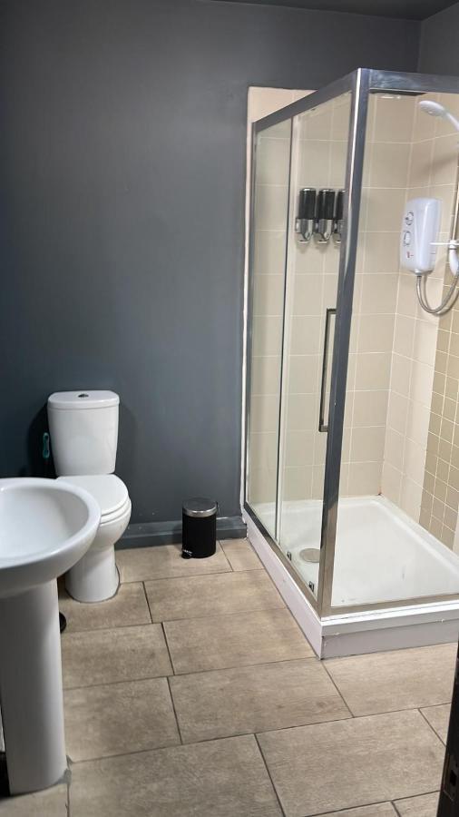 Town Center Large 2 Bedroom Apartment- Sleeps Up To 6 - Dogs Welcome - 2 Minutes From Train Station Blackpool Kültér fotó